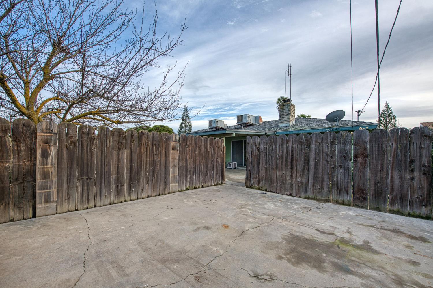 1461 Windsor Dr, Kingsburg, CA 93631