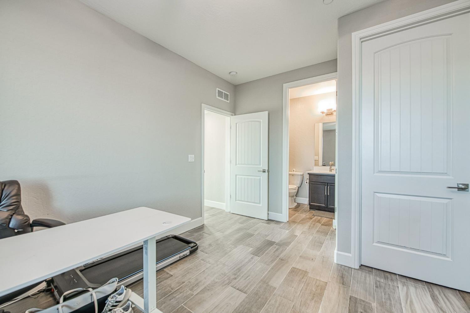 19733 Desert Willow Ln, Friant, CA 93626