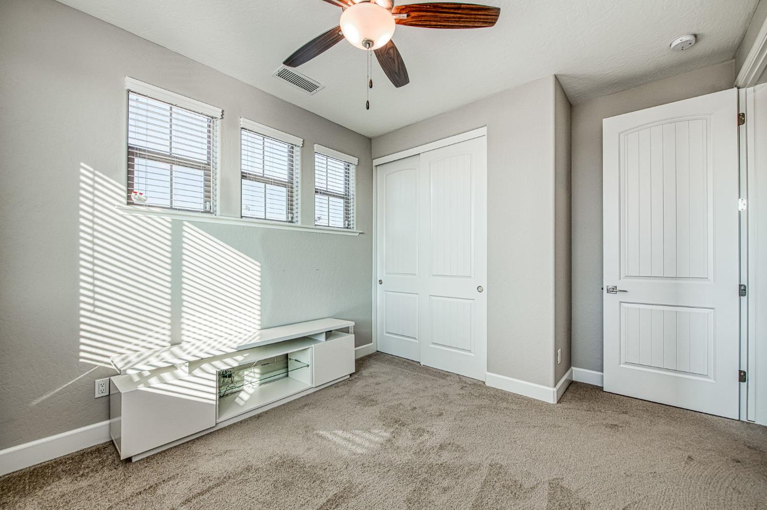 19733 Desert Willow Ln, Friant, CA 93626