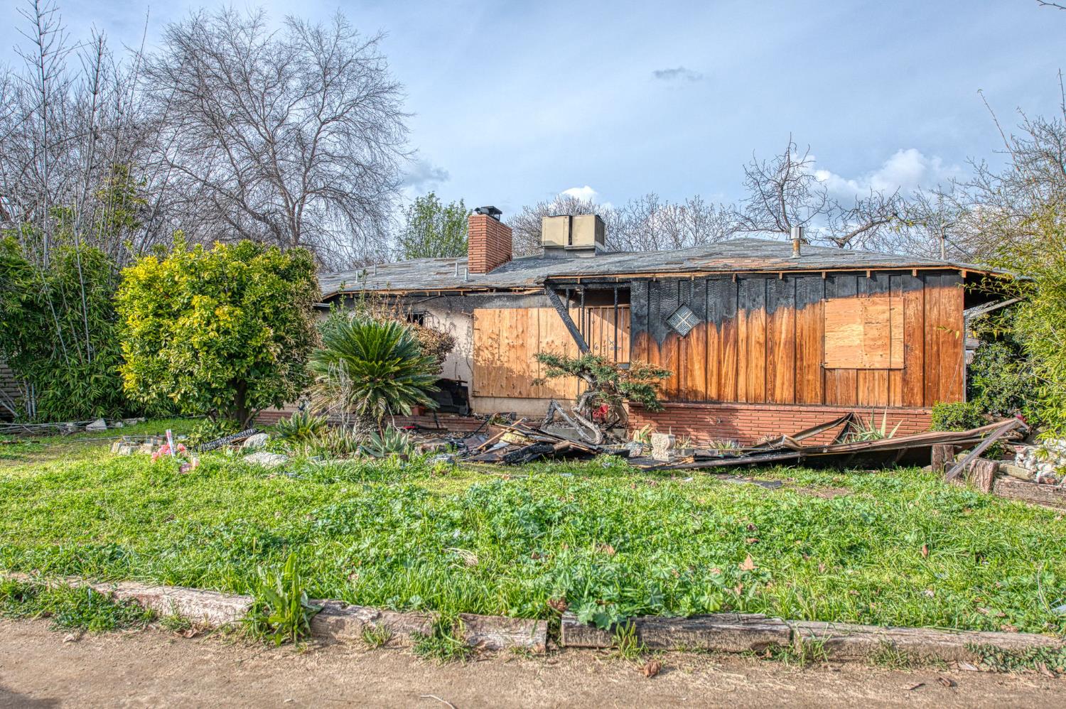 2020 W Olive Ave, Fresno, CA 93728