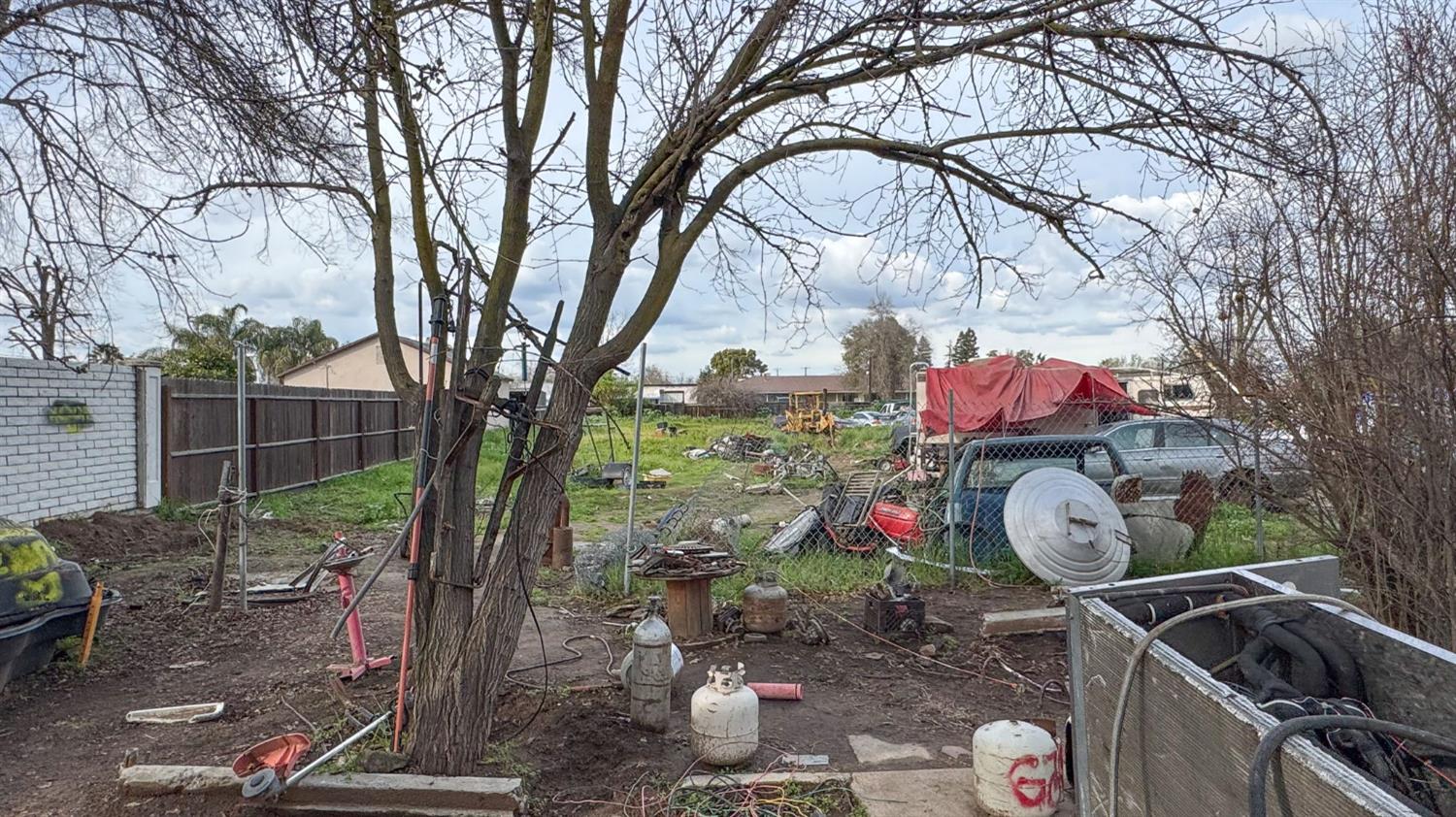 2020 W Olive Ave, Fresno, CA 93728