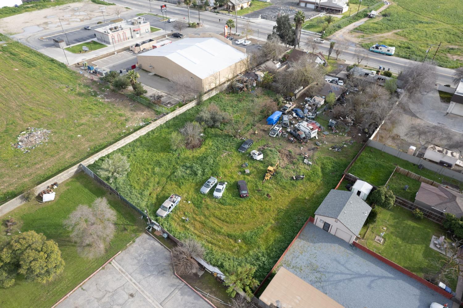 2020 W Olive Ave, Fresno, CA 93728