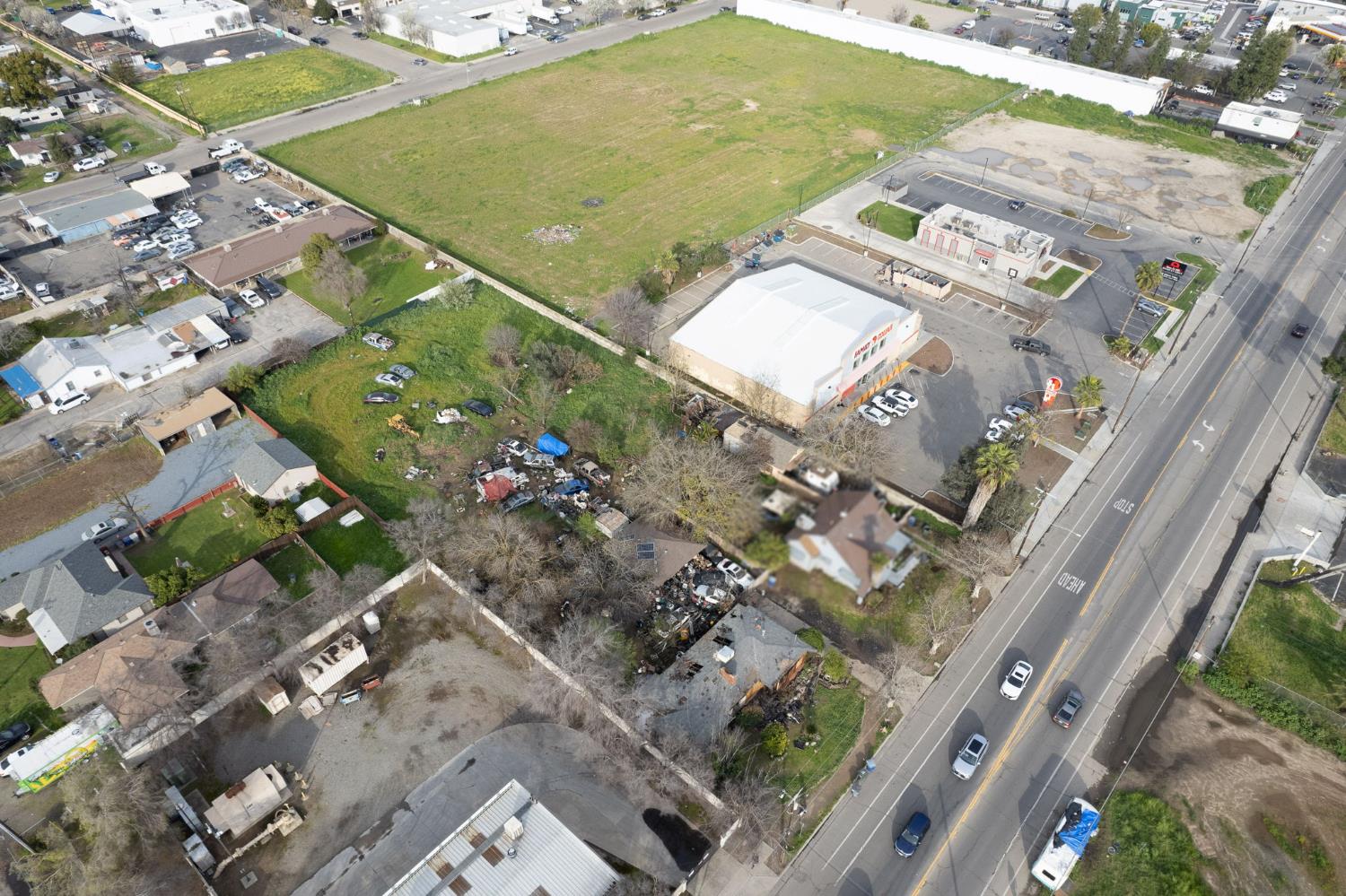 2020 W Olive Ave, Fresno, CA 93728