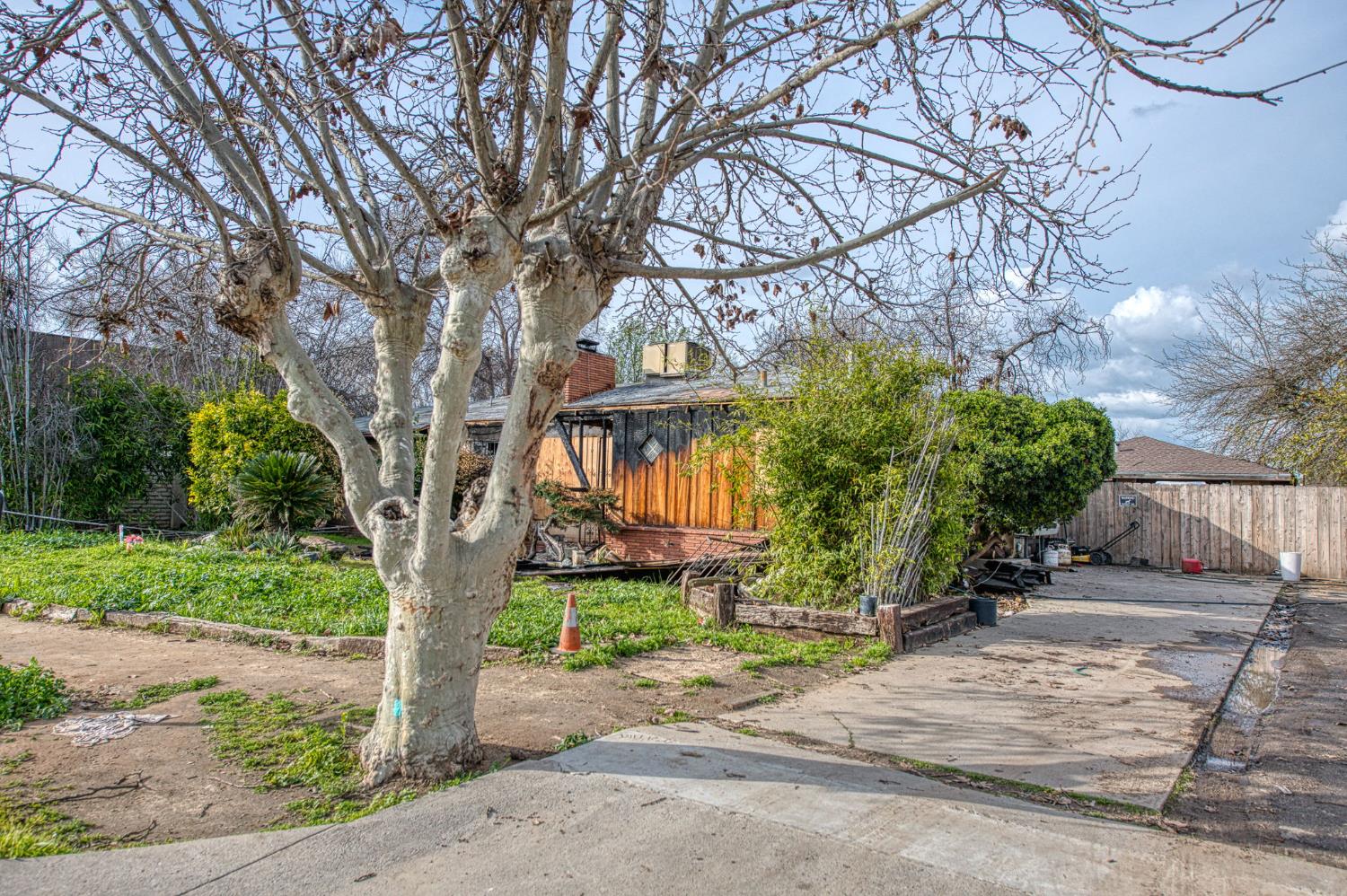 2020 W Olive Ave, Fresno, CA 93728