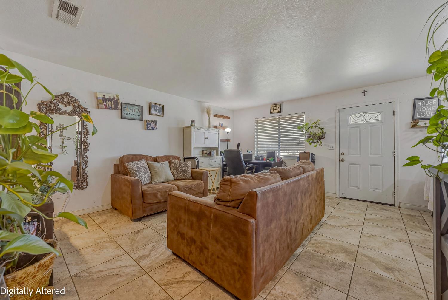 1741 Hickory Ave, Livingston, CA 95334