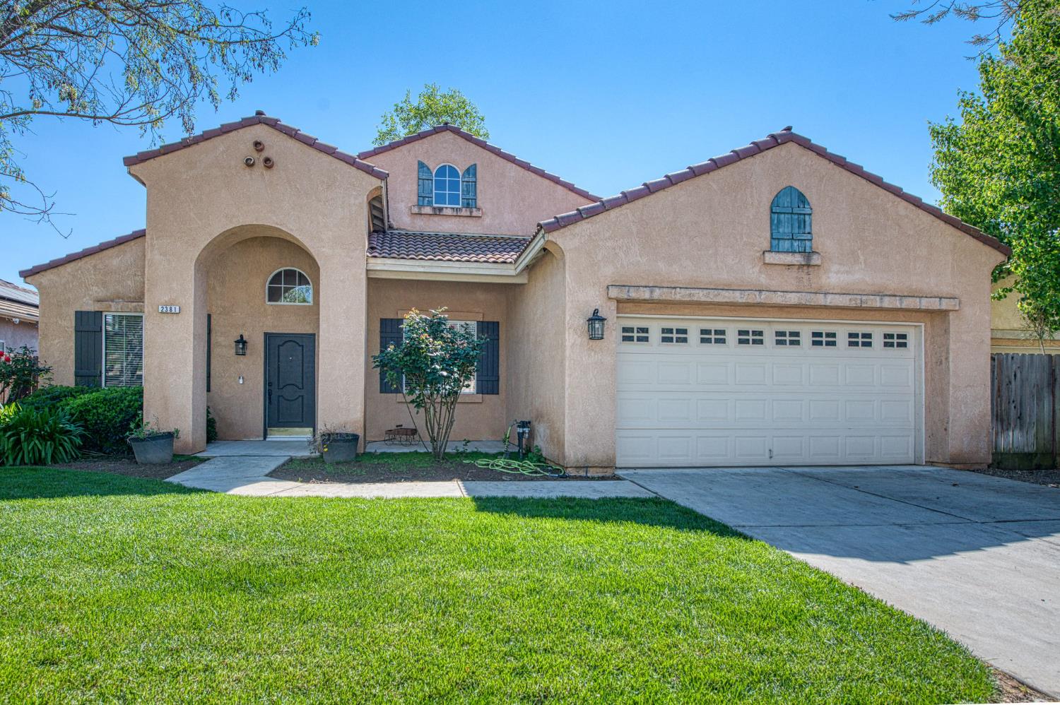2381 E Christopher Dr, Fresno, CA 93720