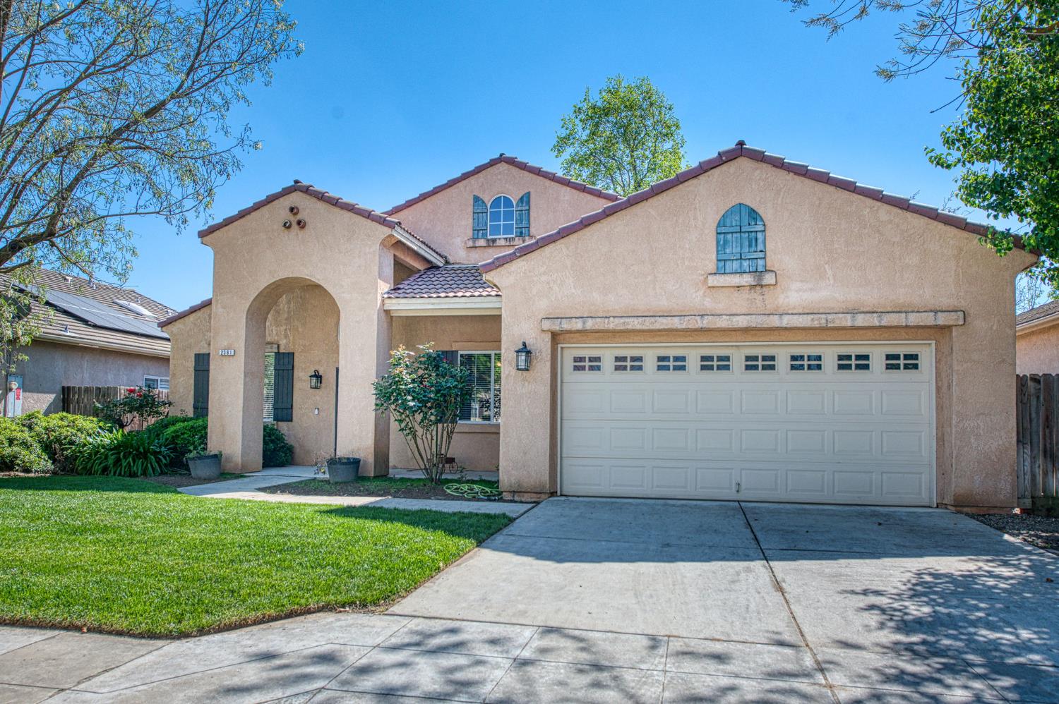 2381 E Christopher Dr, Fresno, CA 93720