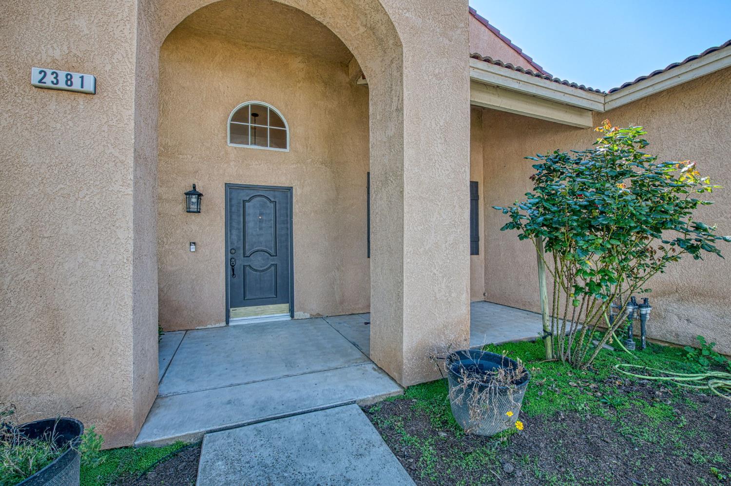 2381 E Christopher Dr, Fresno, CA 93720