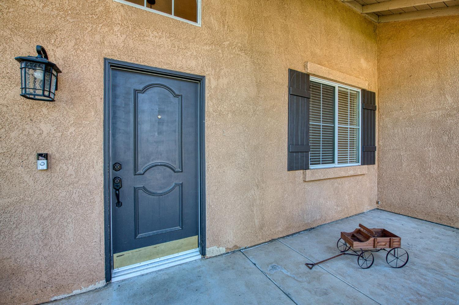 2381 E Christopher Dr, Fresno, CA 93720