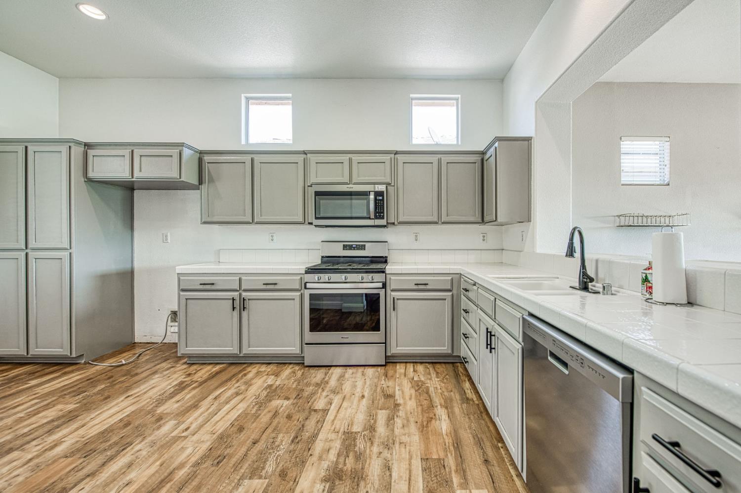 2381 E Christopher Dr, Fresno, CA 93720