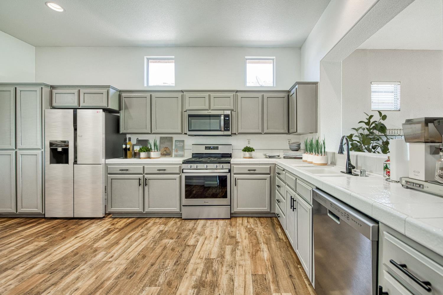 2381 E Christopher Dr, Fresno, CA 93720