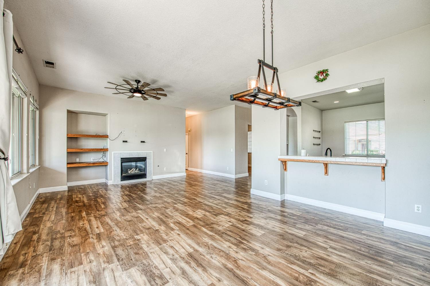 2381 E Christopher Dr, Fresno, CA 93720