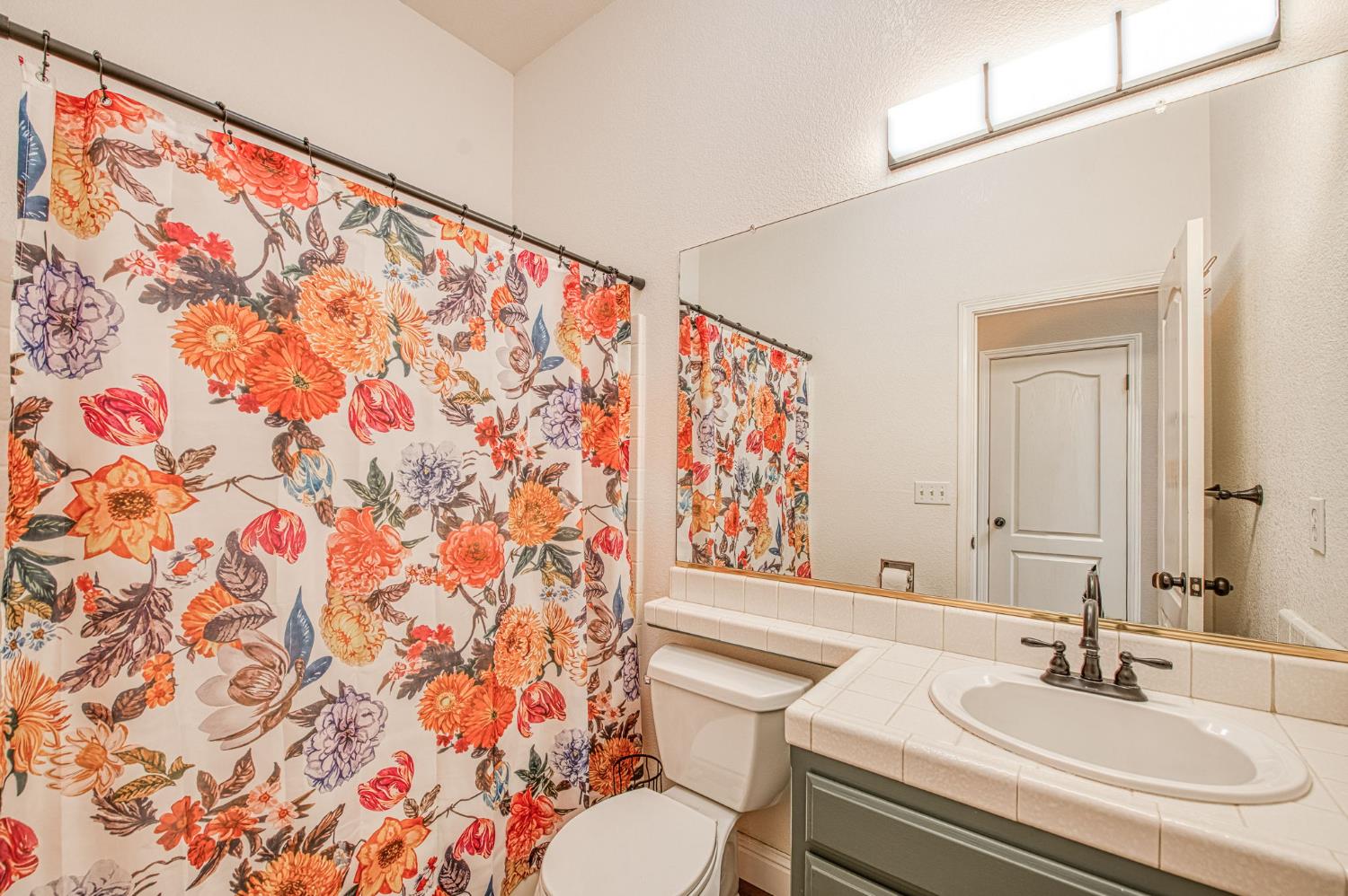 2381 E Christopher Dr, Fresno, CA 93720