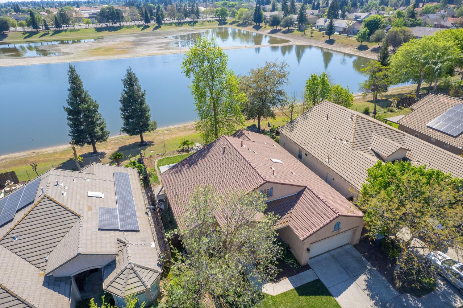 2381 E Christopher Dr, Fresno, CA 93720