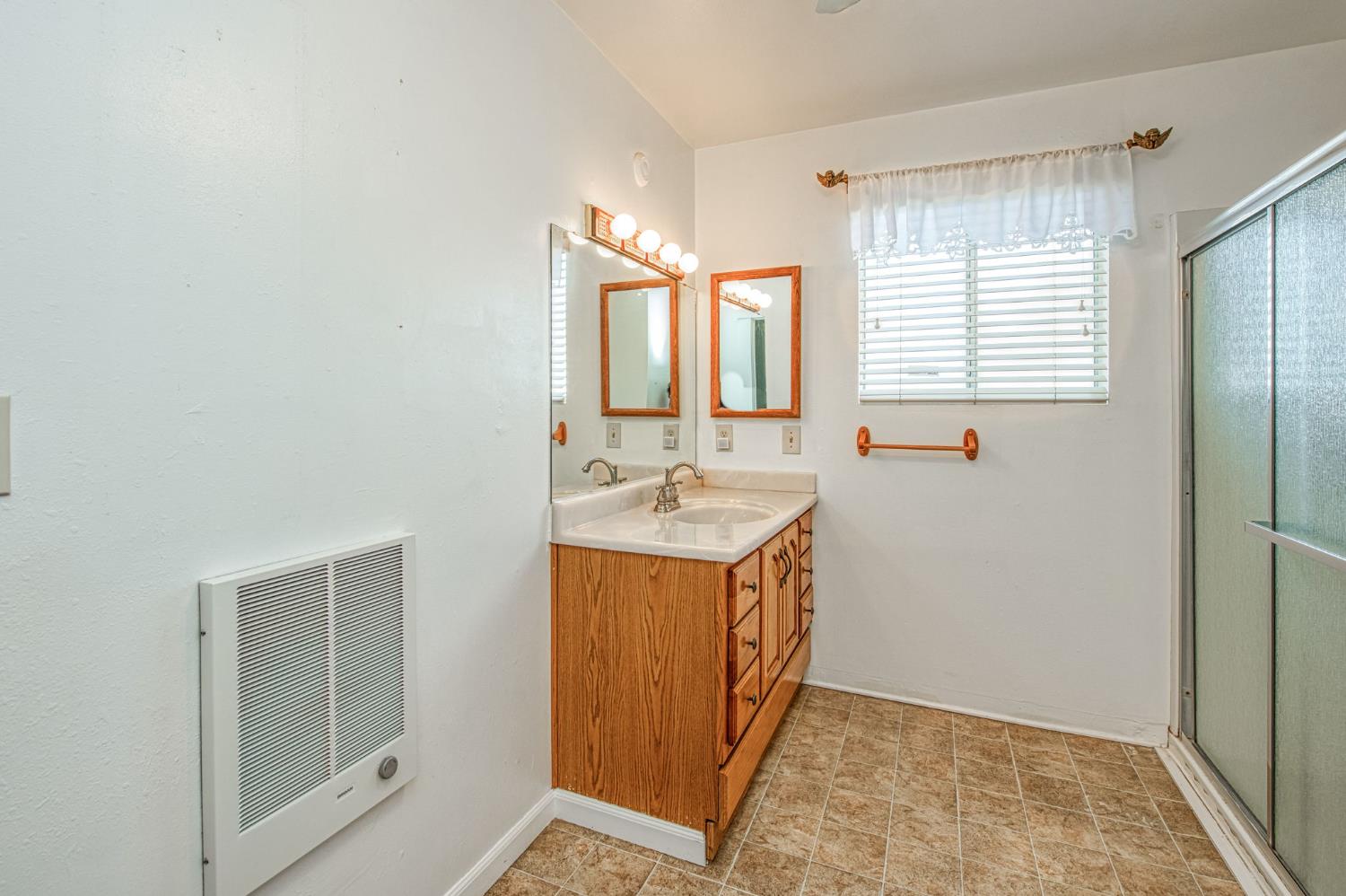 2434 Yerba St, Selma, CA 93662