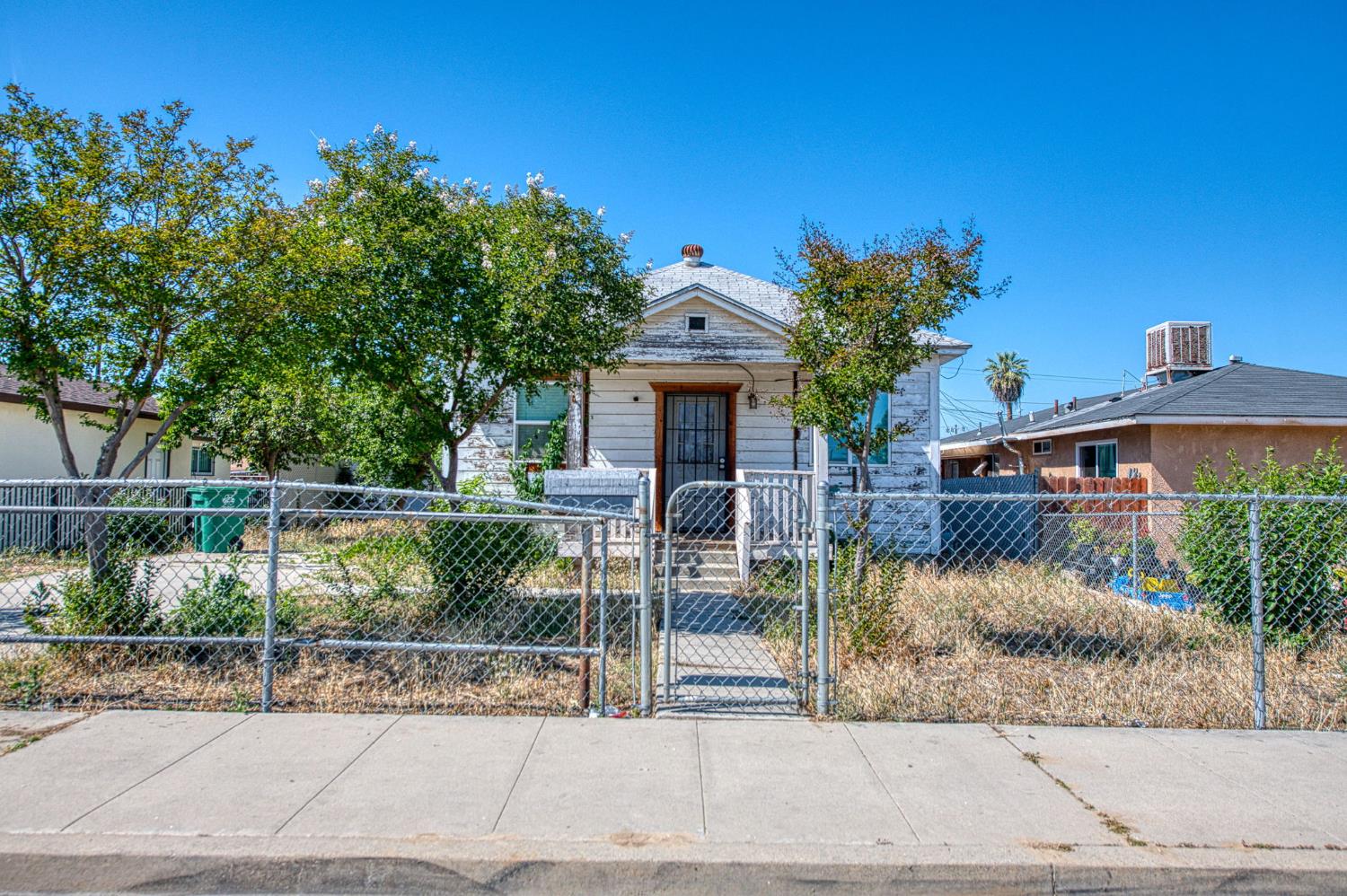 2450 Knowles St, Selma, CA 93662