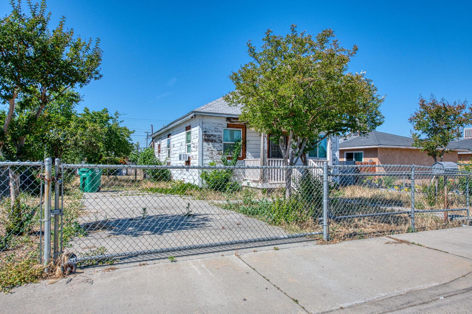 2450 Knowles St, Selma, CA 93662
