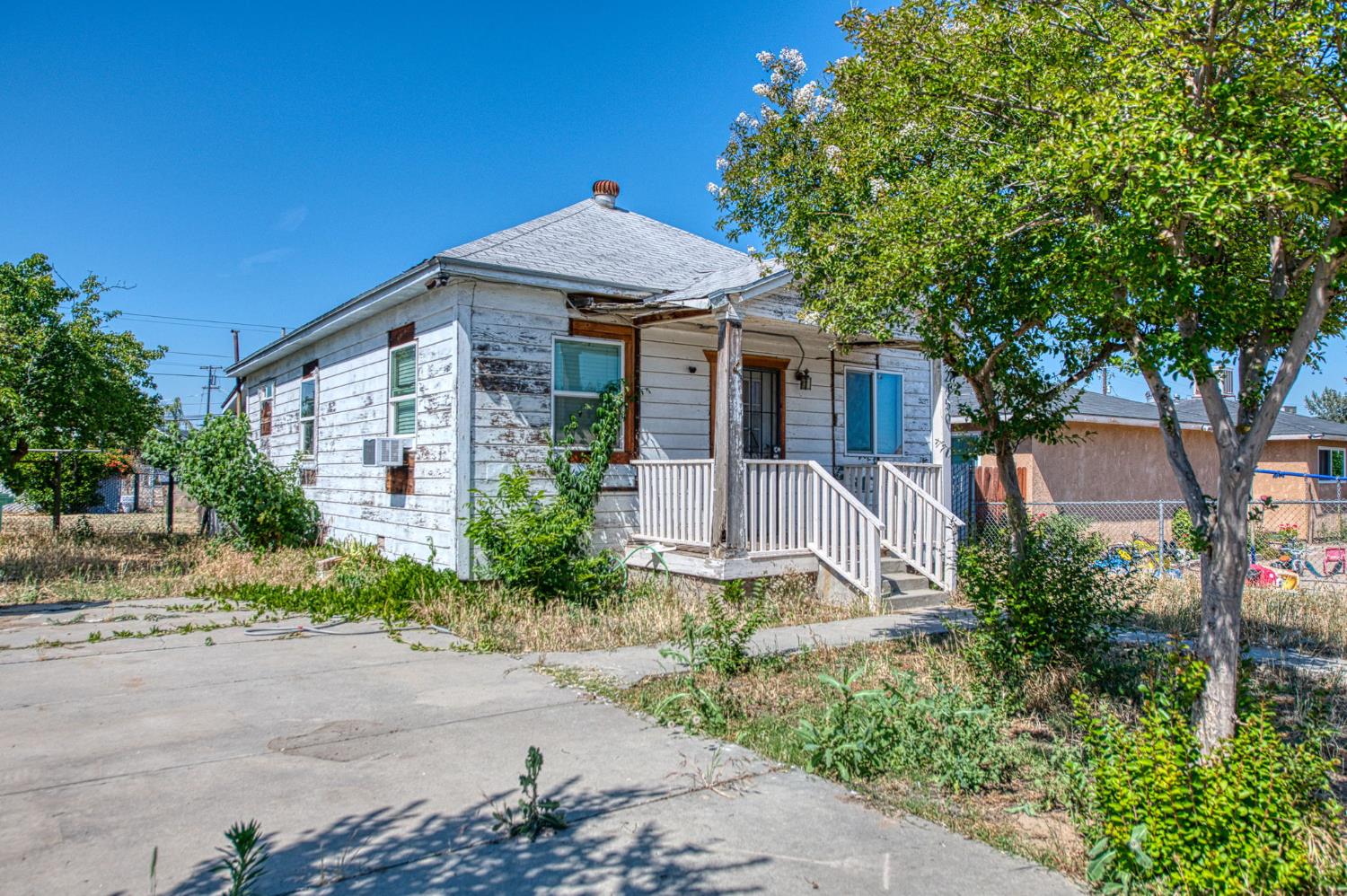 2450 Knowles St, Selma, CA 93662