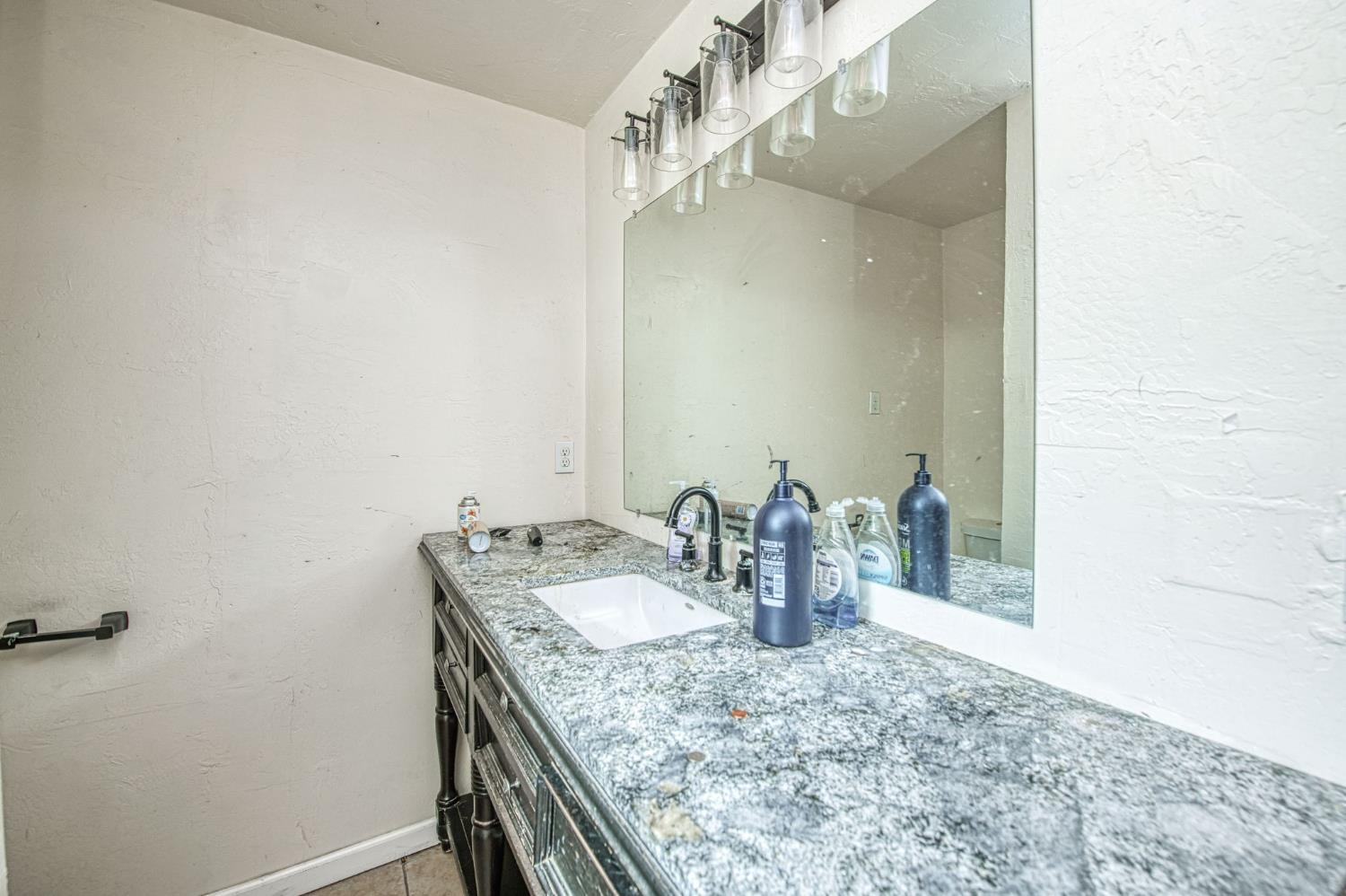 2450 Knowles St, Selma, CA 93662