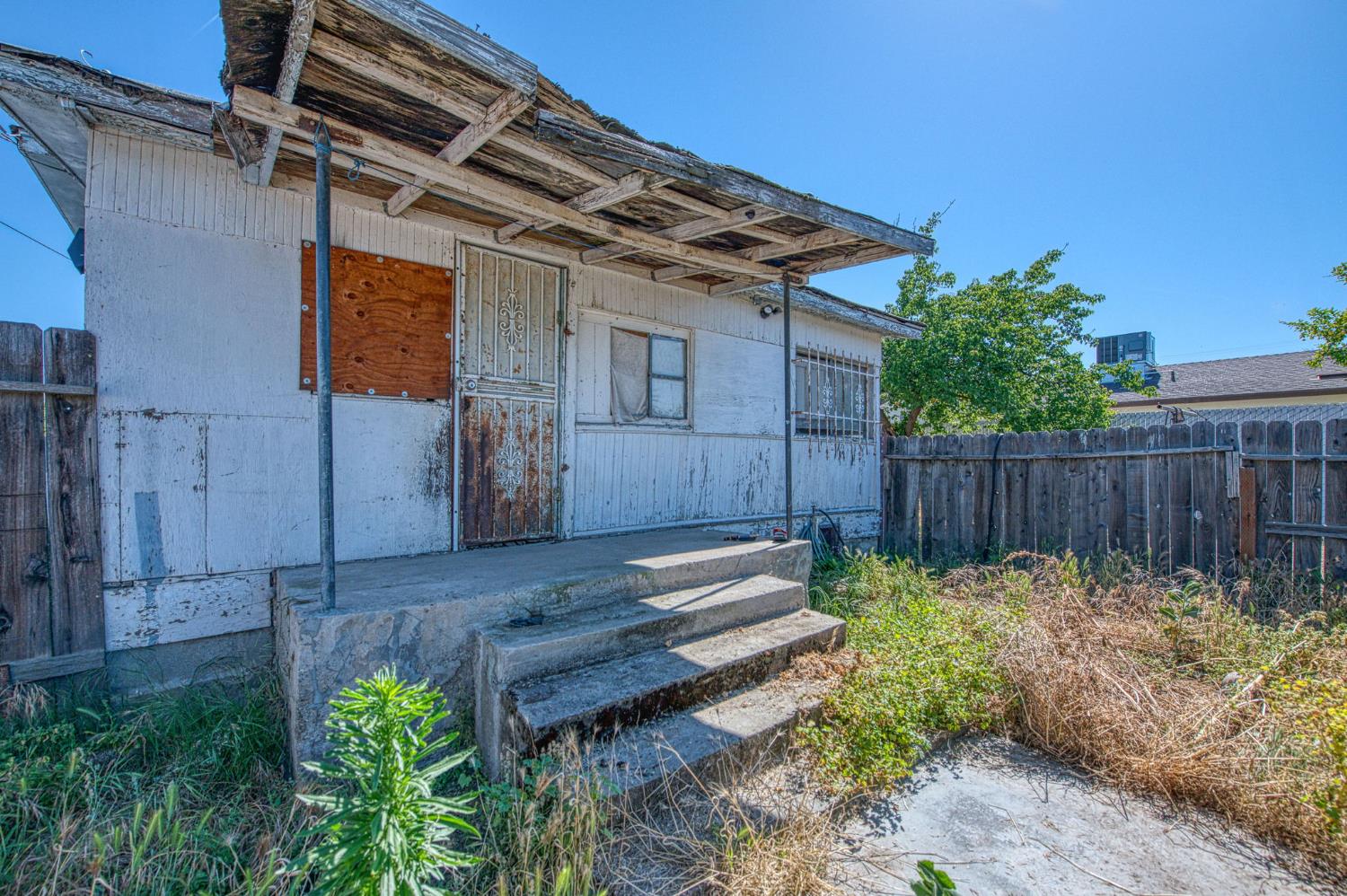 2450 Knowles St, Selma, CA 93662