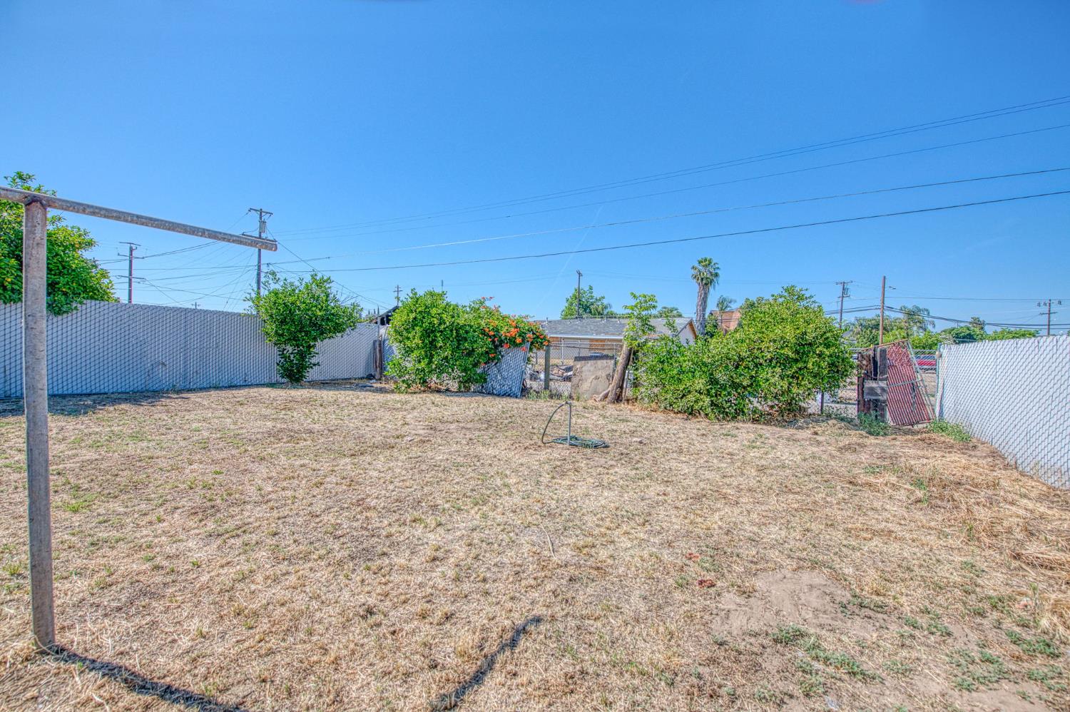 2450 Knowles St, Selma, CA 93662