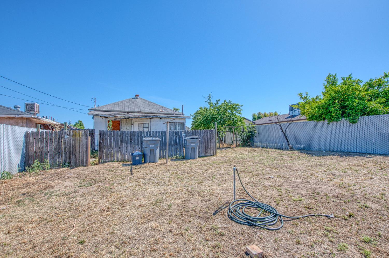 2450 Knowles St, Selma, CA 93662