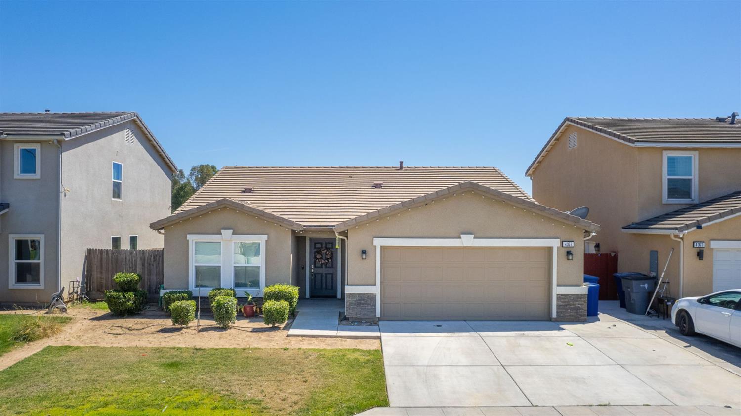 4367 W Saginaw Way, Fresno, CA 93722