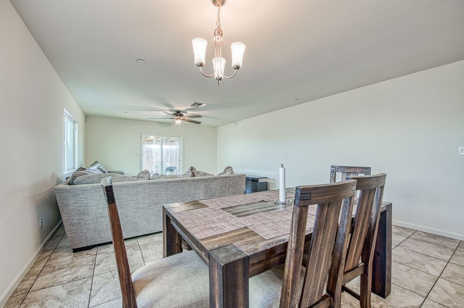4367 W Saginaw Way, Fresno, CA 93722