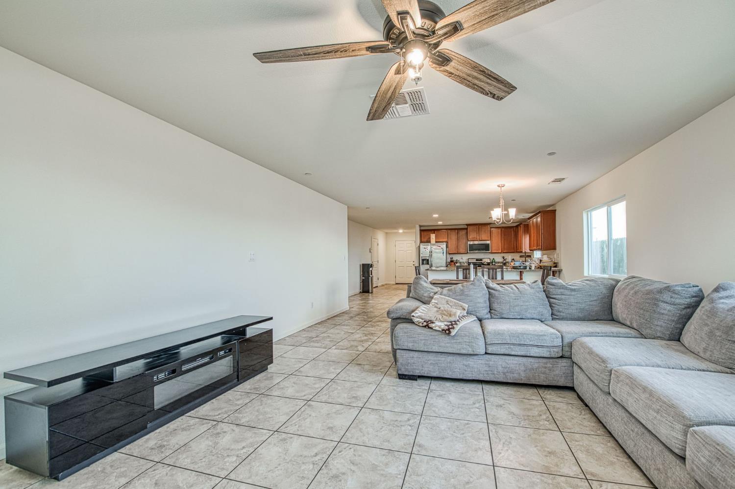 4367 W Saginaw Way, Fresno, CA 93722