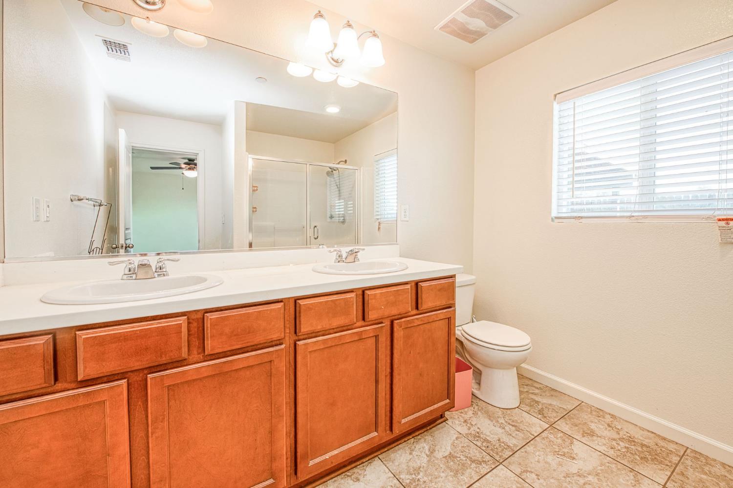 4367 W Saginaw Way, Fresno, CA 93722