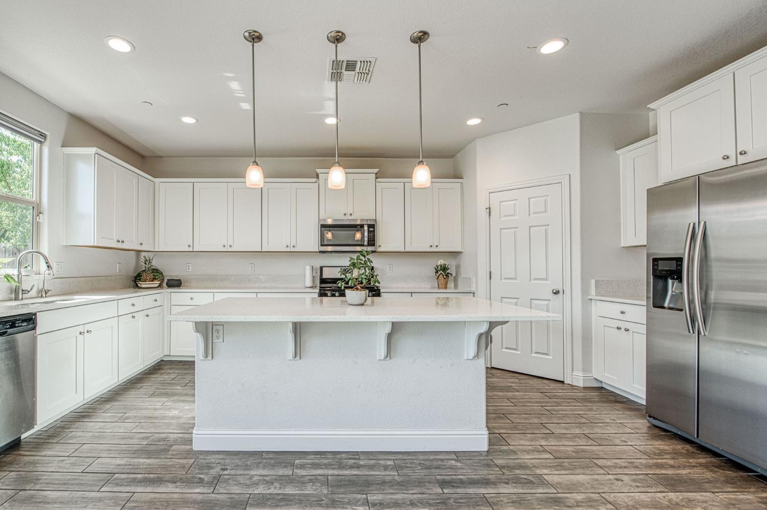 2381 N Jason Ave, Fresno, CA 93737