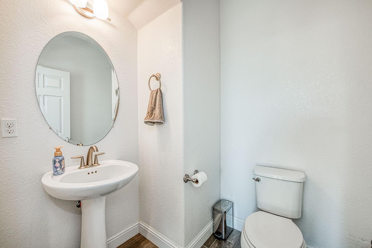2381 N Jason Ave, Fresno, CA 93737