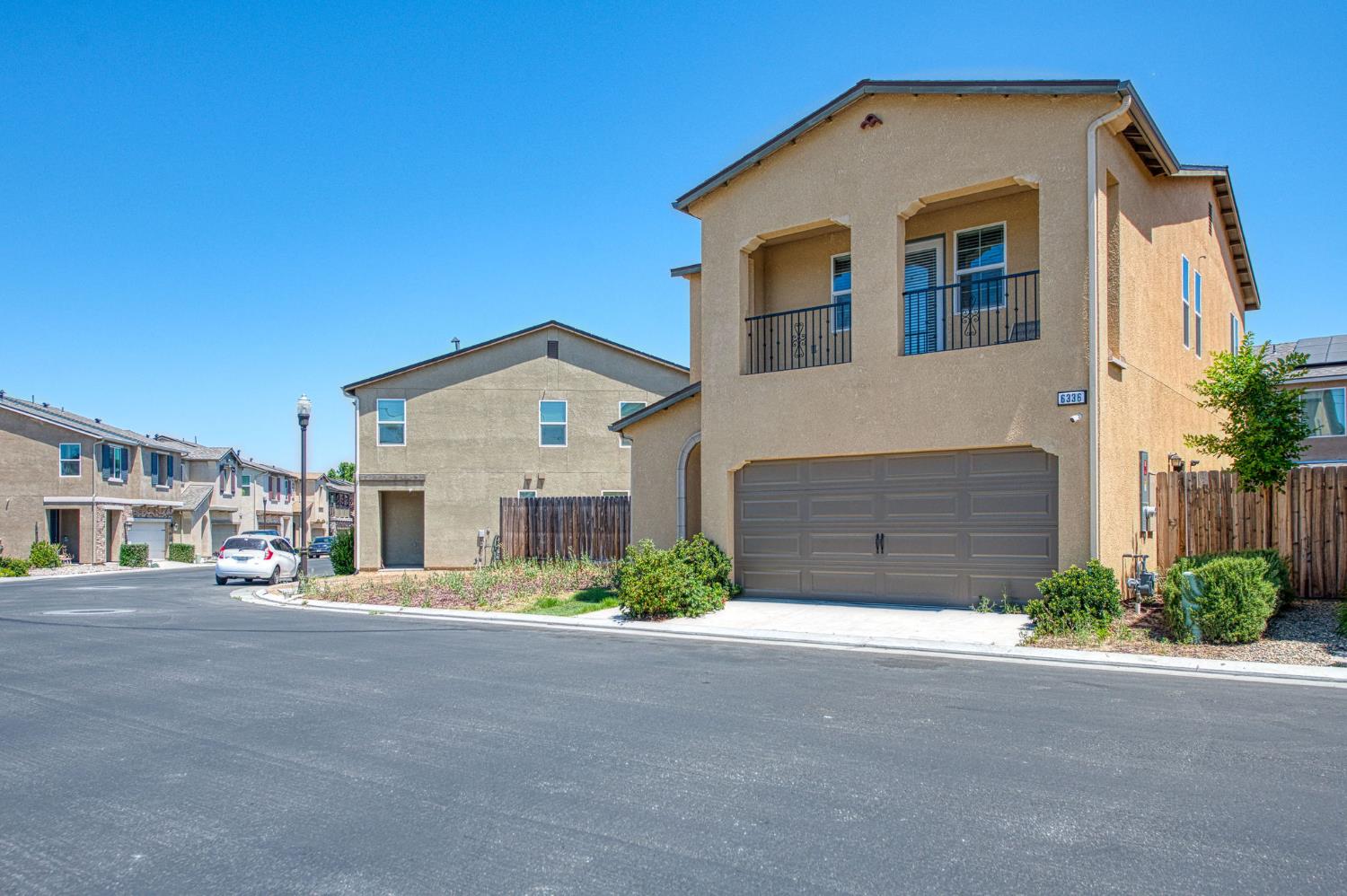 6336 N Santa Lucia Way, Fresno, CA 93722