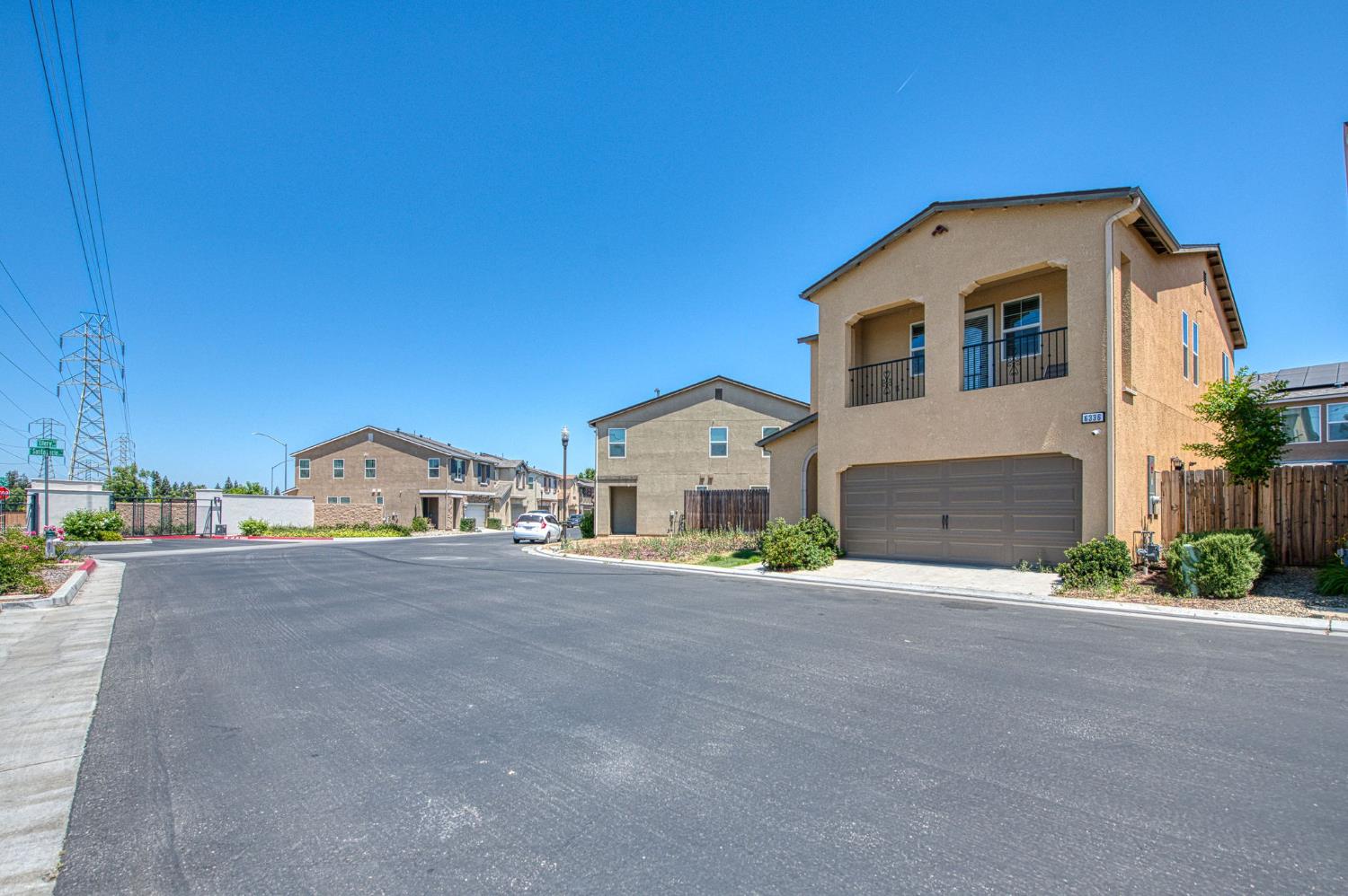 6336 N Santa Lucia Way, Fresno, CA 93722