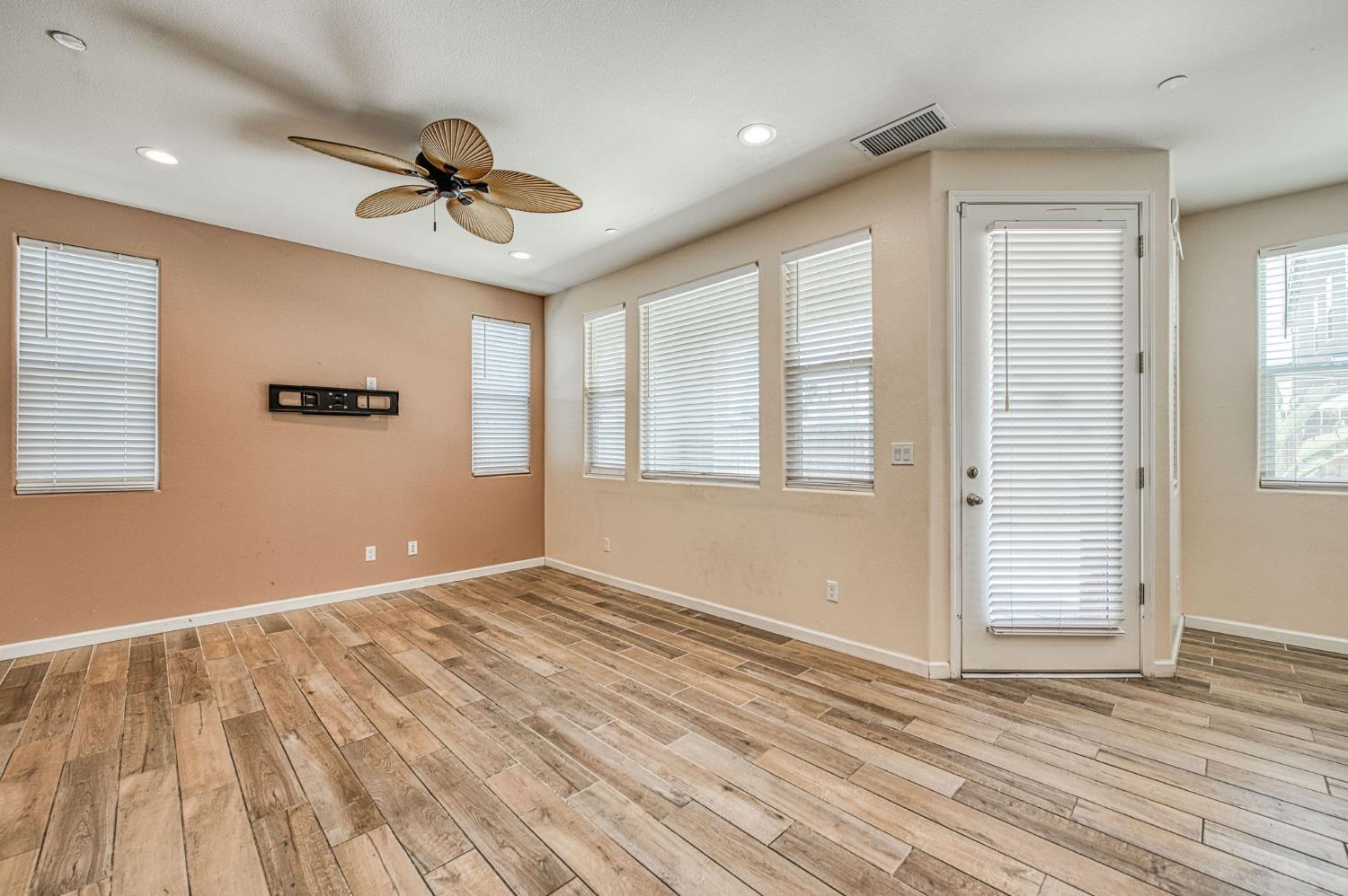 6336 N Santa Lucia Way, Fresno, CA 93722