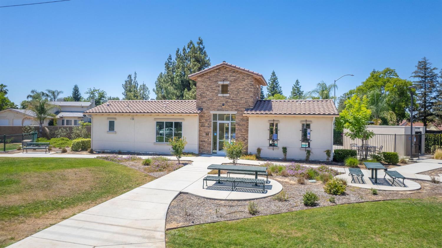 6336 N Santa Lucia Way, Fresno, CA 93722