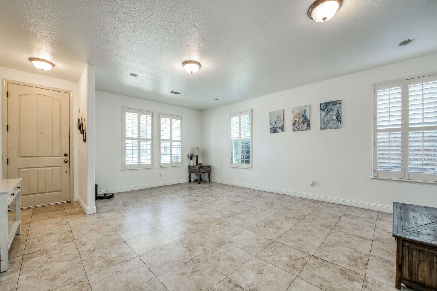 297 W Lilac Ave, Reedley, CA 93654