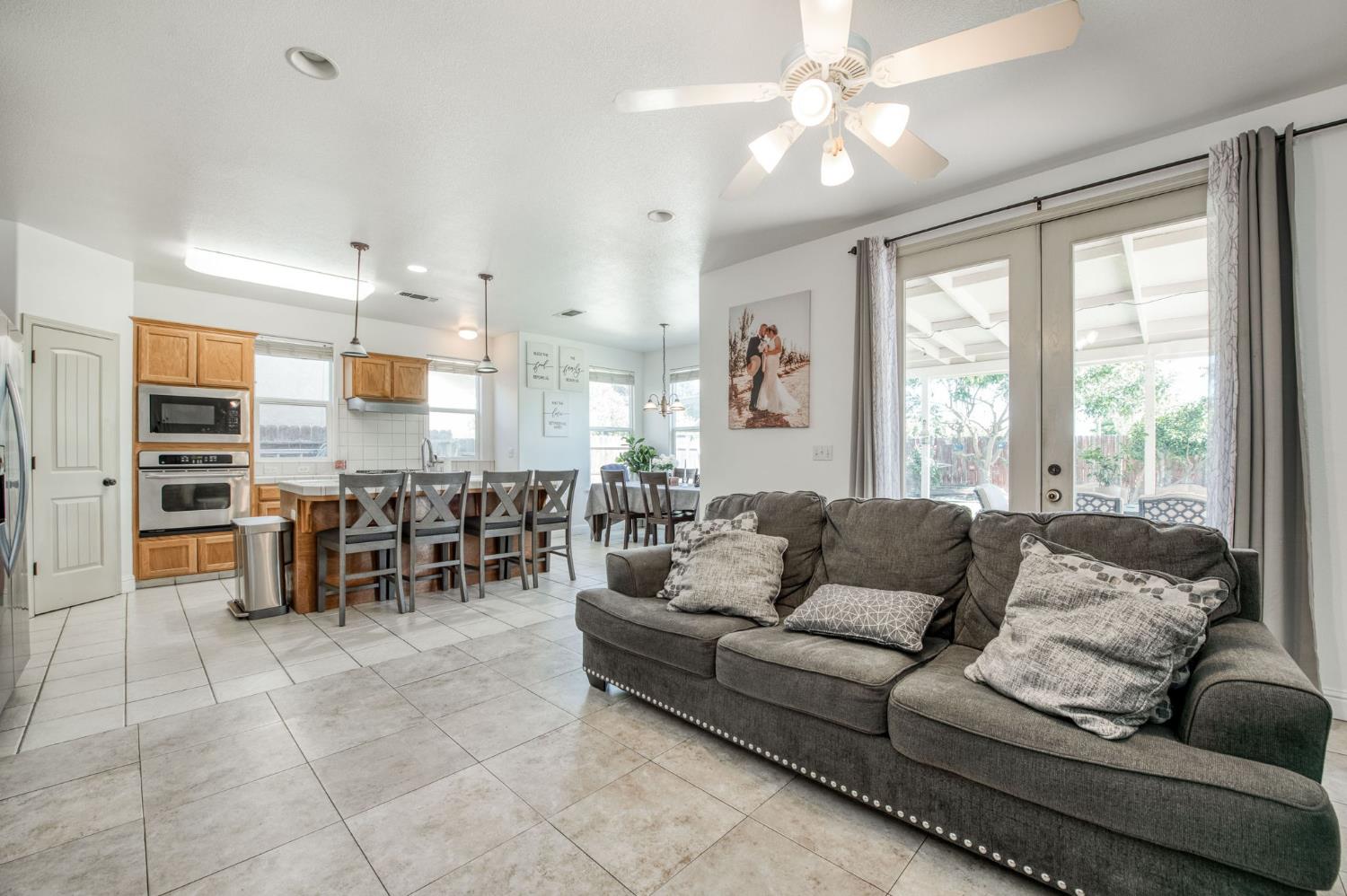 297 W Lilac Ave, Reedley, CA 93654