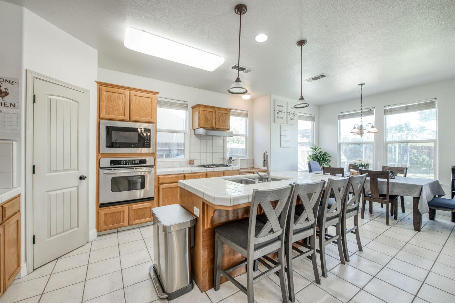 297 W Lilac Ave, Reedley, CA 93654