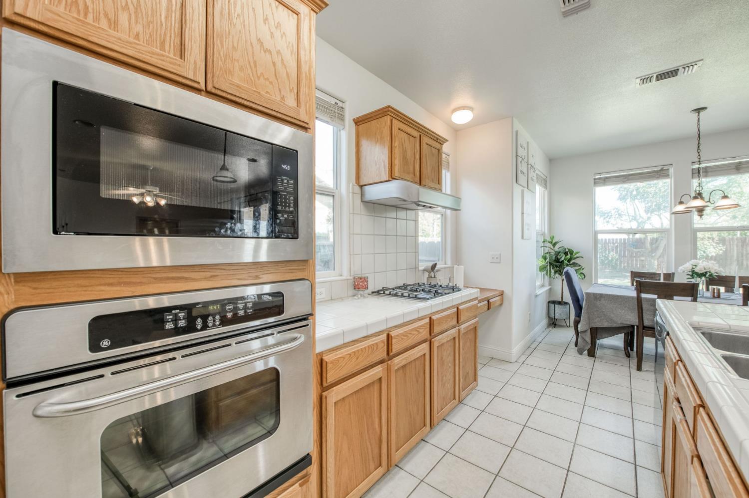 297 W Lilac Ave, Reedley, CA 93654