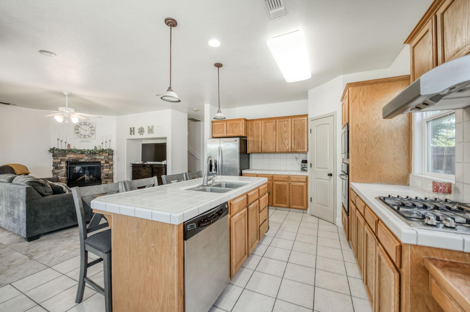 297 W Lilac Ave, Reedley, CA 93654
