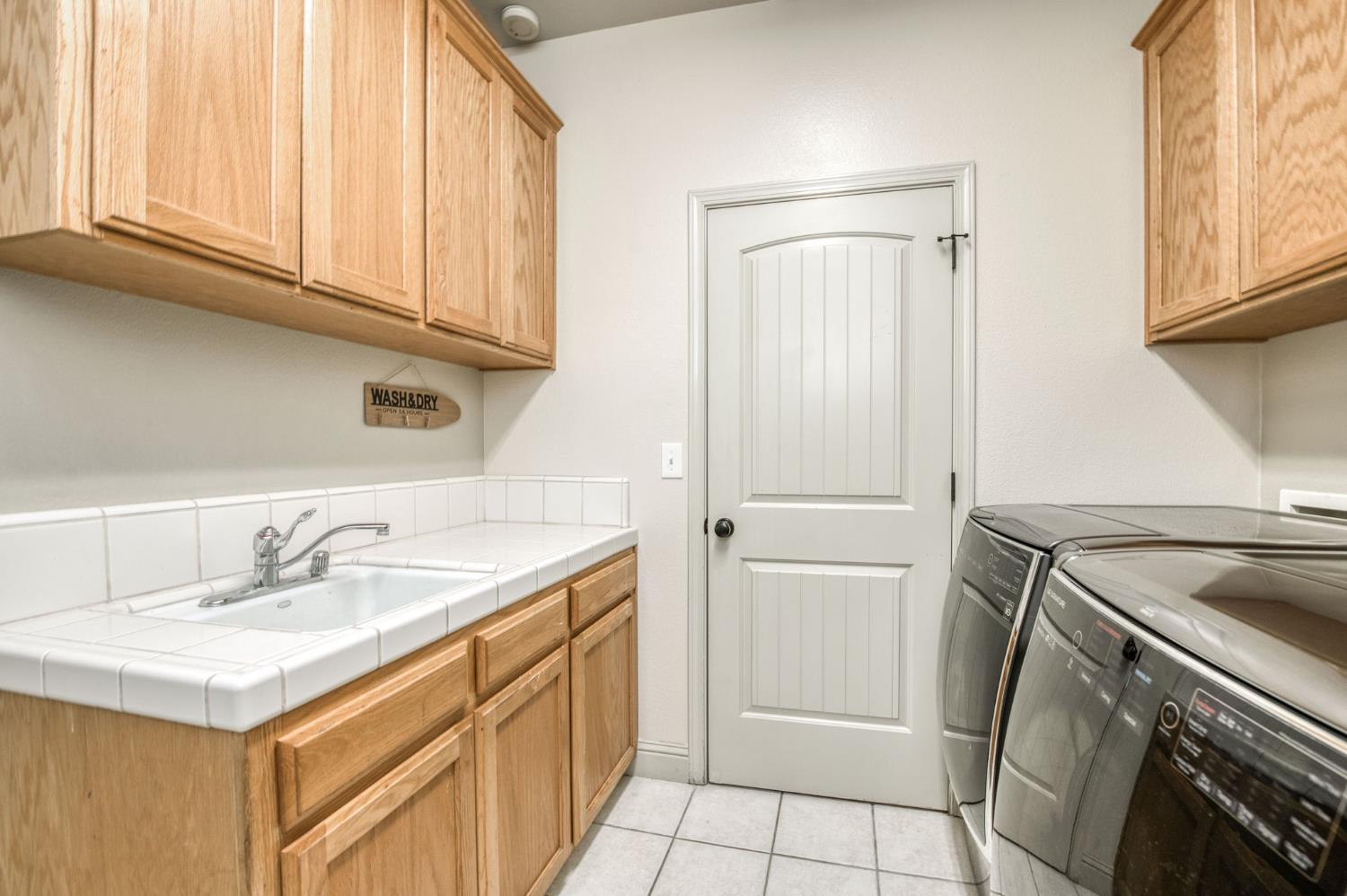 297 W Lilac Ave, Reedley, CA 93654