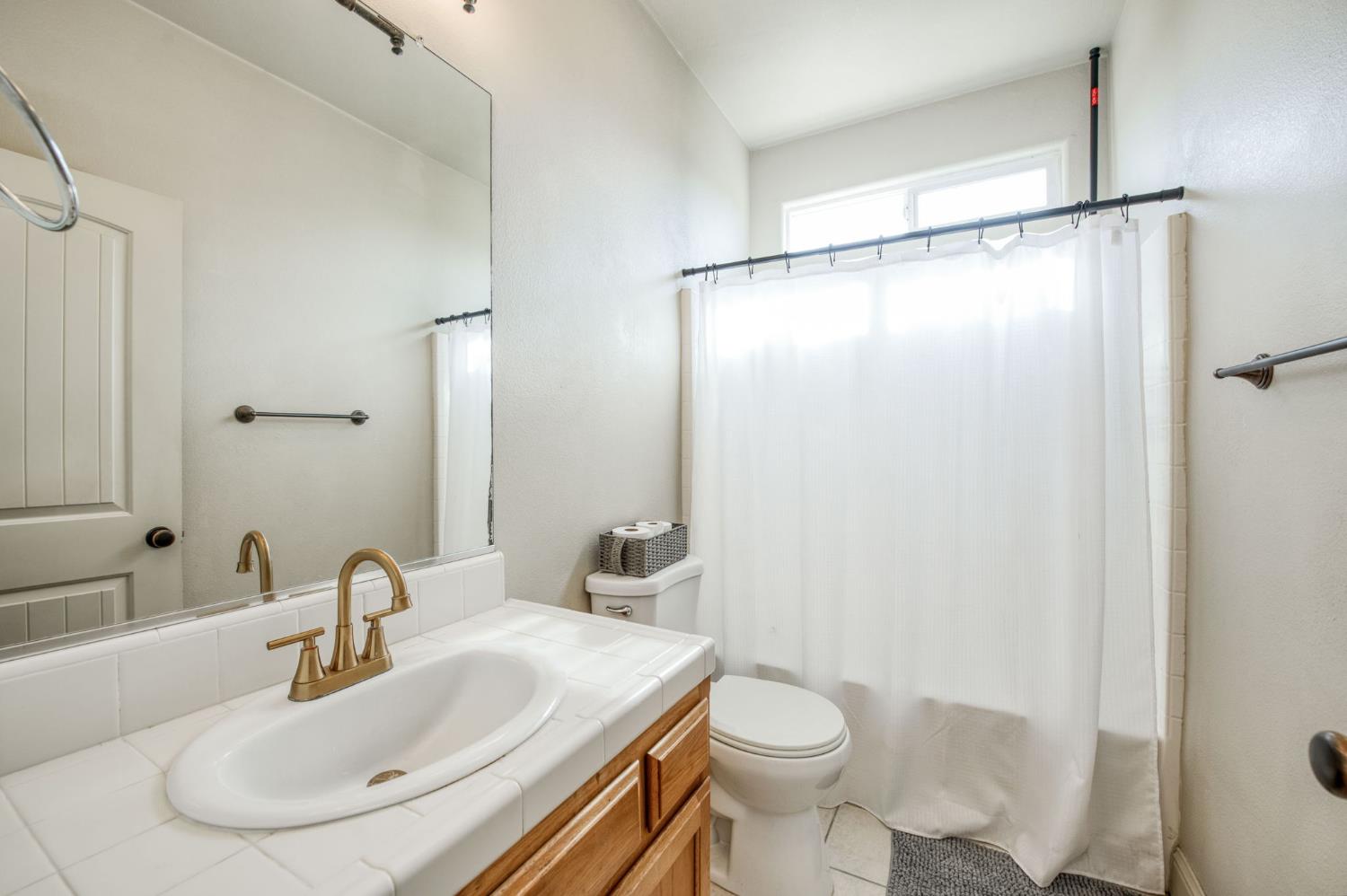 297 W Lilac Ave, Reedley, CA 93654