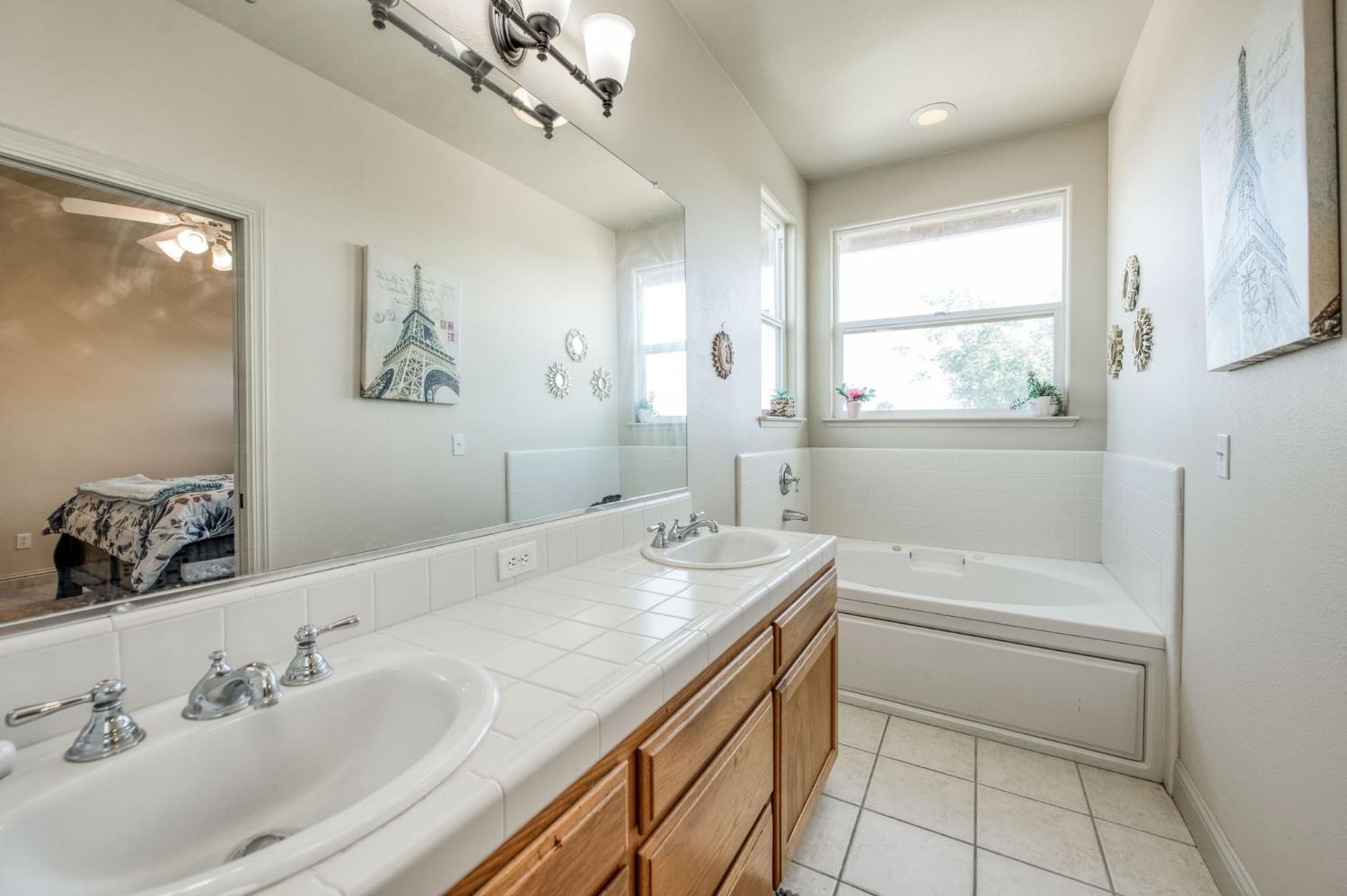 297 W Lilac Ave, Reedley, CA 93654