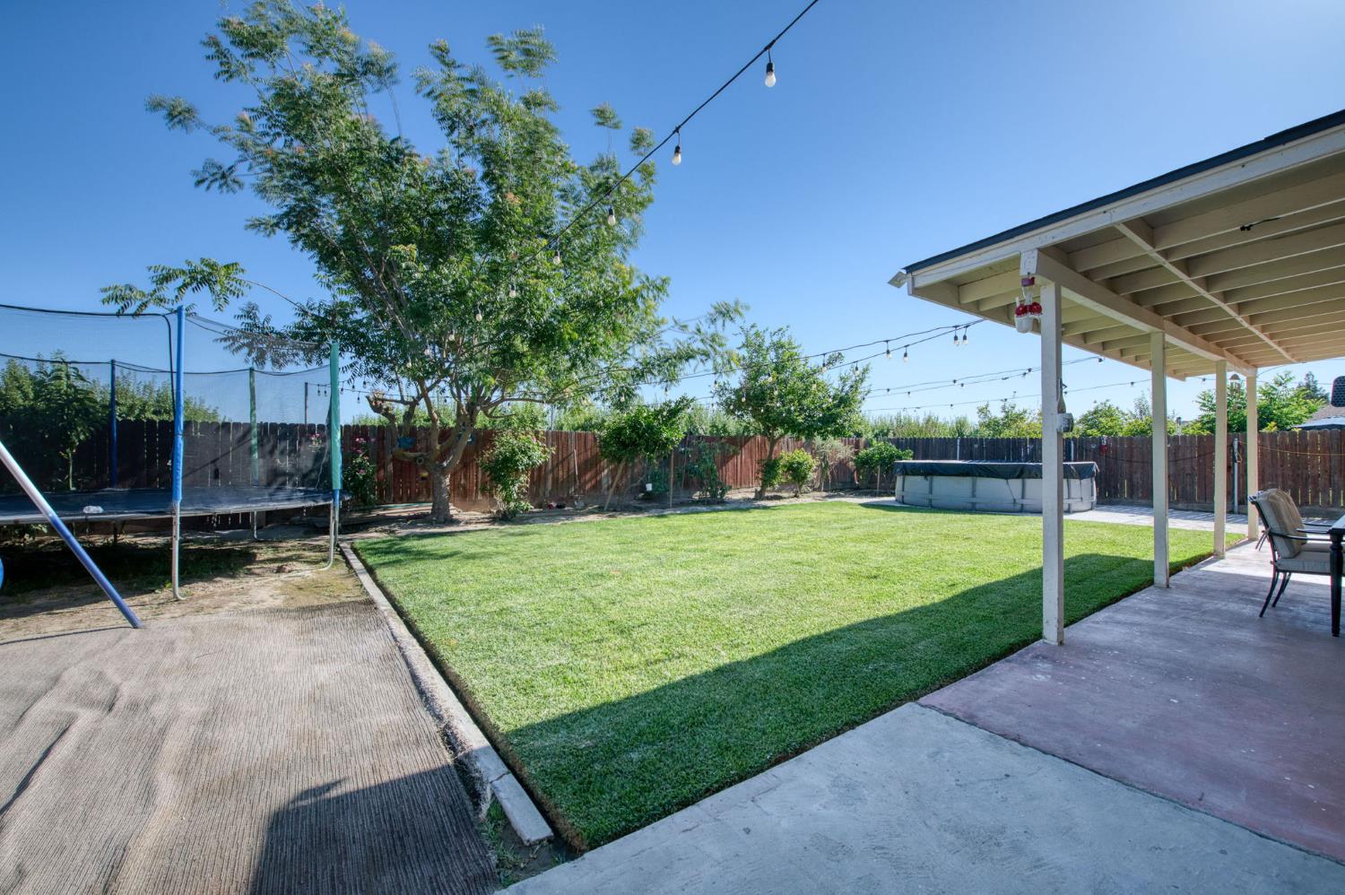 297 W Lilac Ave, Reedley, CA 93654