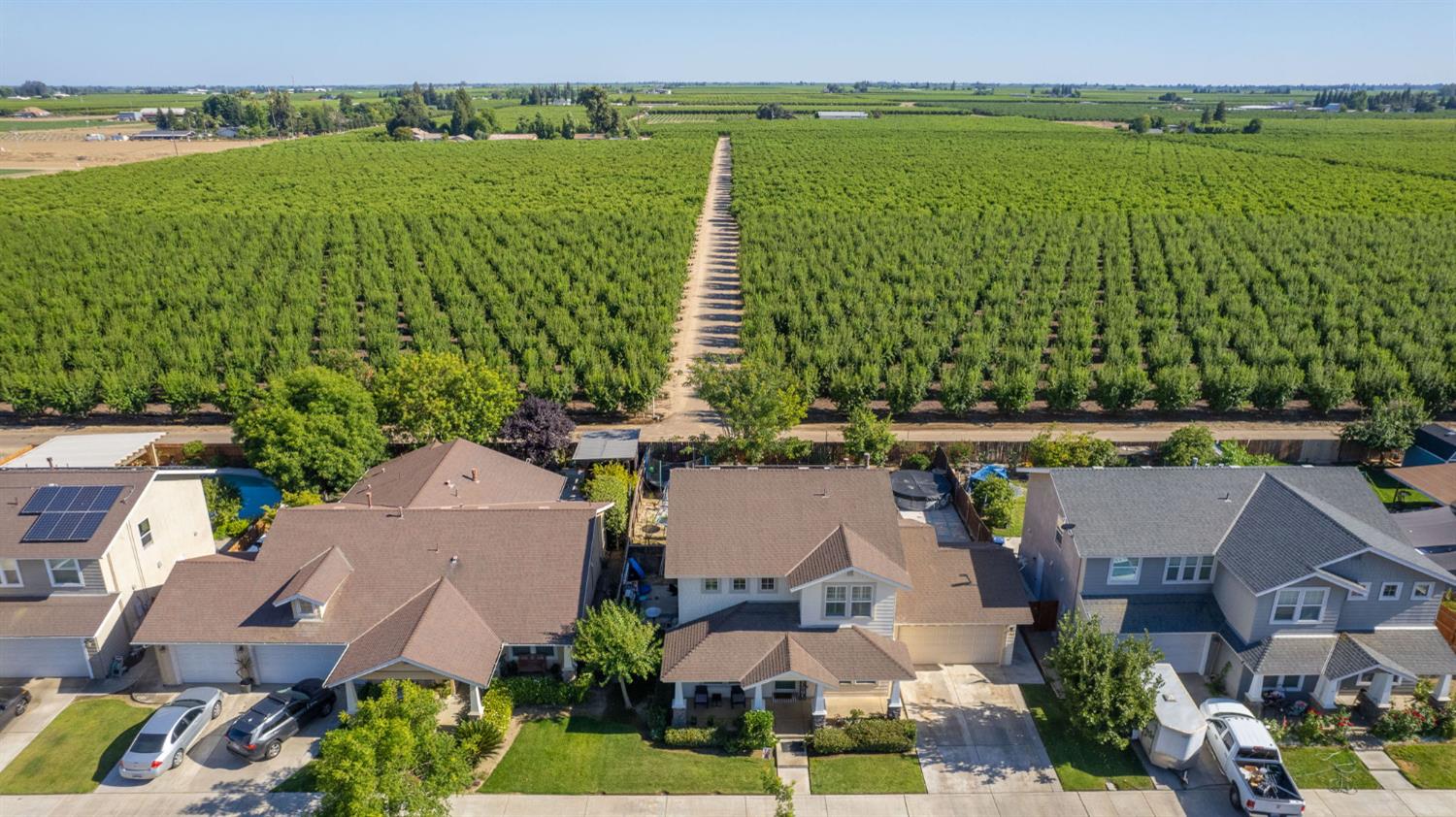297 W Lilac Ave, Reedley, CA 93654