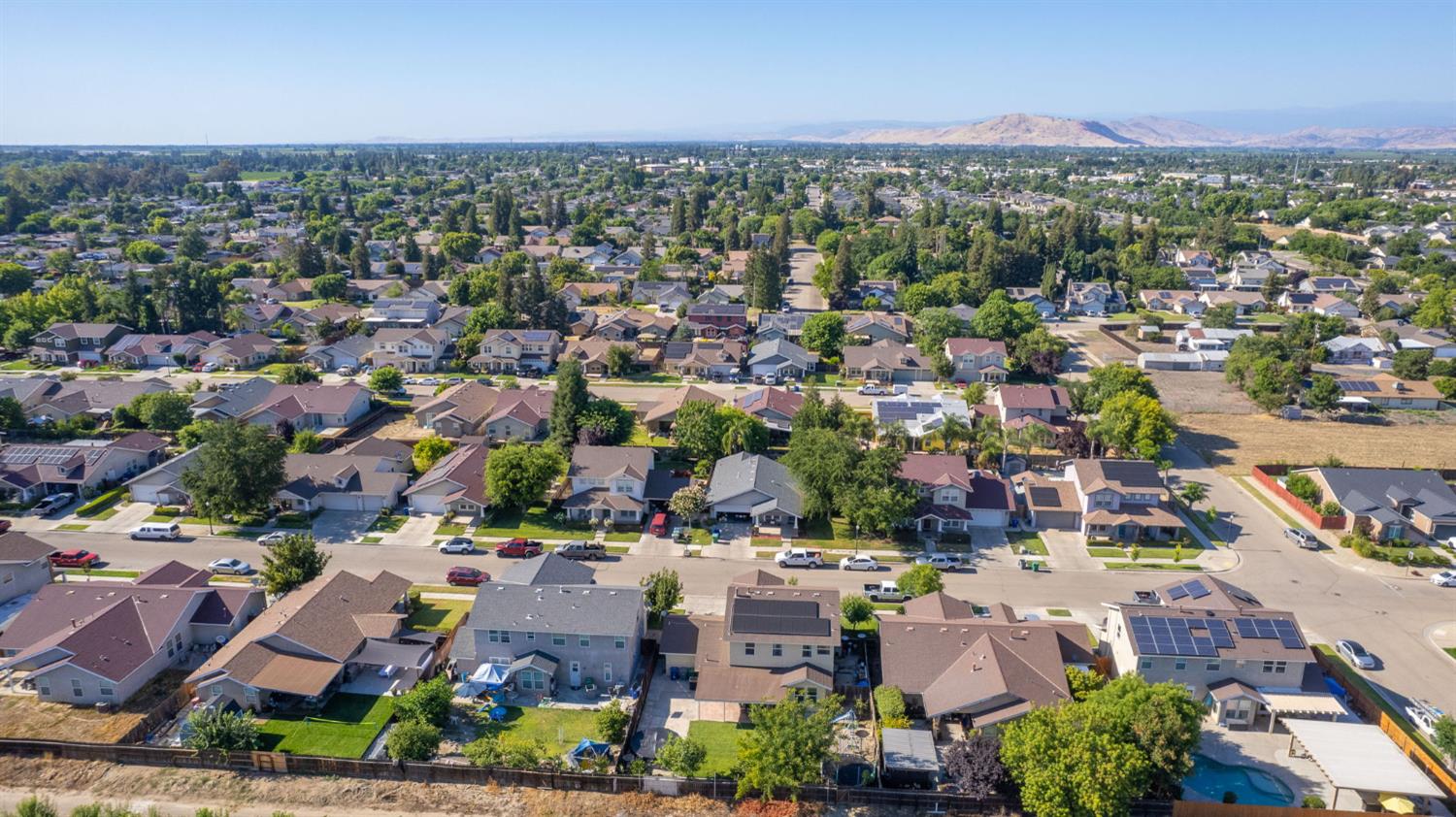 297 W Lilac Ave, Reedley, CA 93654