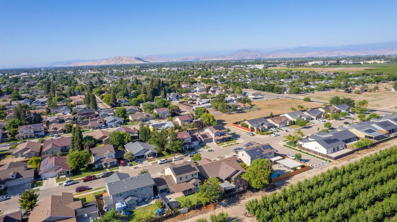 297 W Lilac Ave, Reedley, CA 93654