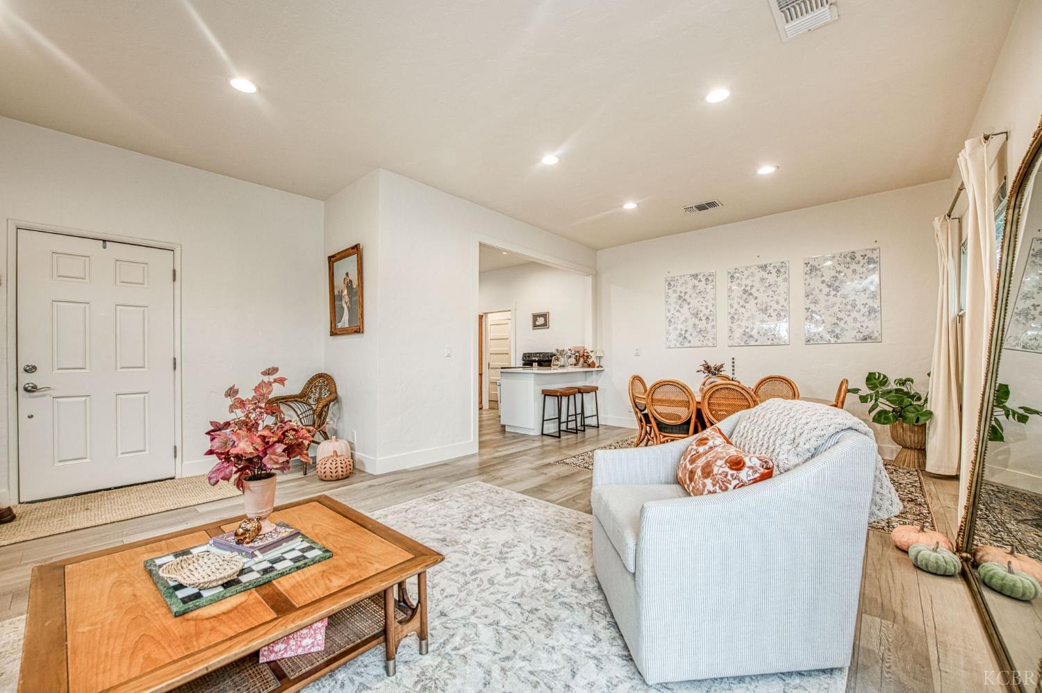 343 6th Avenue Dr, Kingsburg, CA 93631