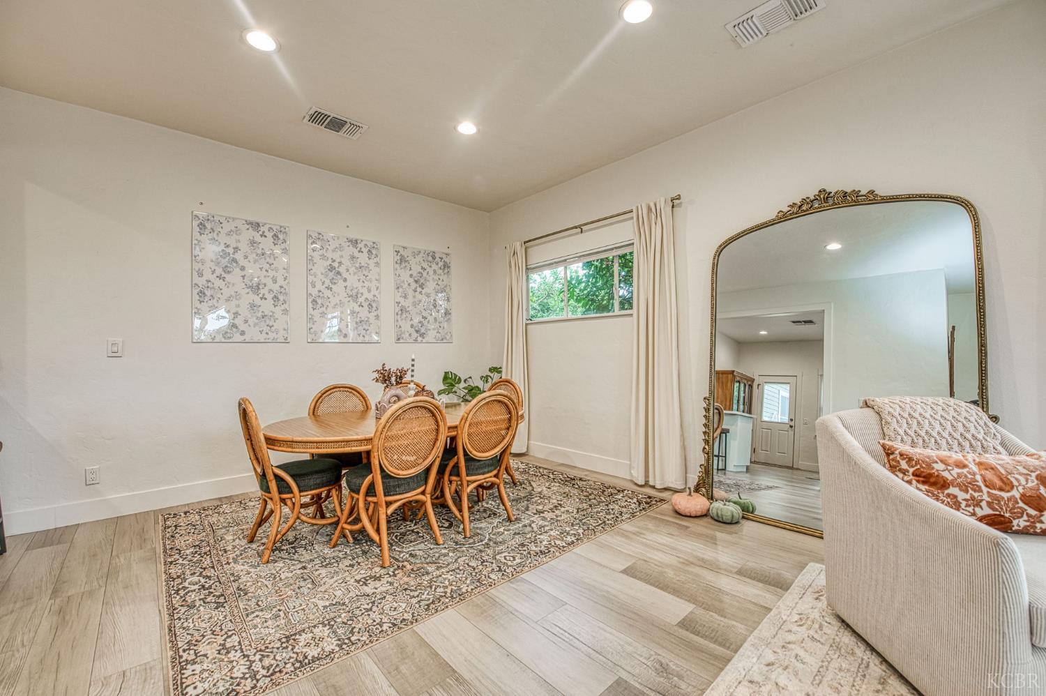 343 6th Avenue Dr, Kingsburg, CA 93631